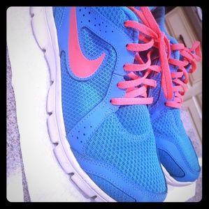 Blue Nike sneakers womens